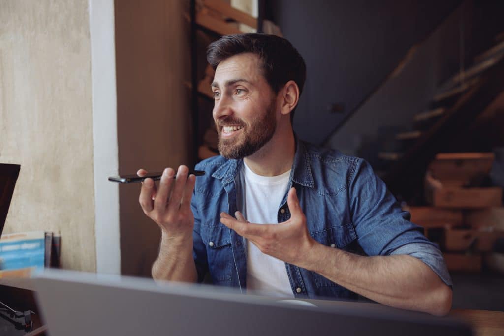 Come ottimizzare la Seo per la ricerca vocale 1 joyful caucasian handsome man sitting in cafe with 2022 05 26 05 15 13 utc |